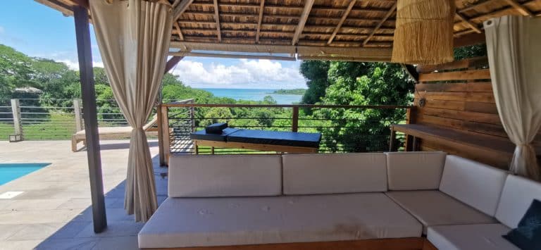 Location de vacances avec piscine et vue sur la mer à Nosy Be Madagascar
